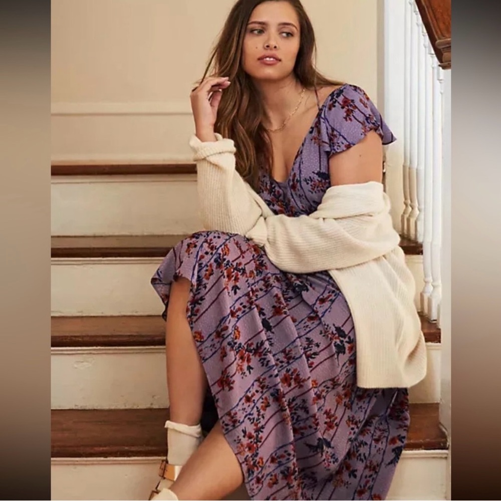 Beautiful Soft Lightweight Anthropologie Romantic Purple Flutter Sleeve Dress